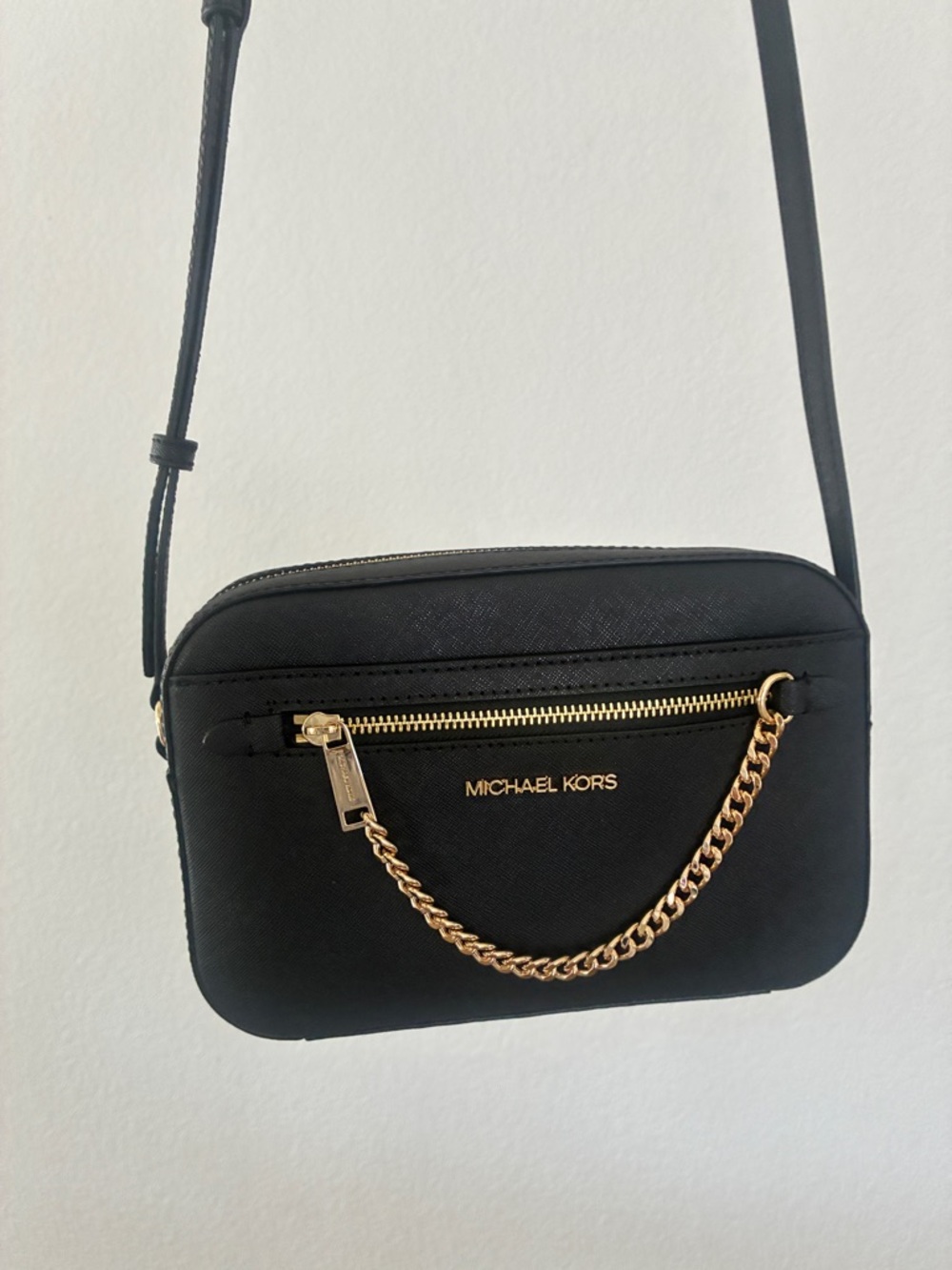 Michael Kors Jet Set Large Saffiano Leather Crossbody Bag Black Gold Chain NWT - Picture 6 of 9